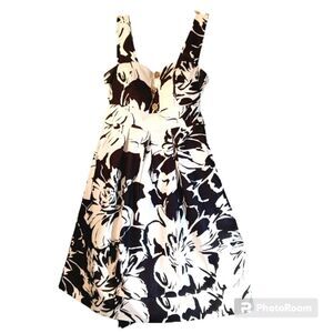 B. Smart Sleeveless Black and White Print Babydoll Sundress sz 4